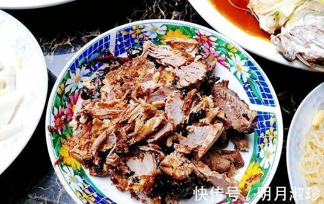 儿子|儿子领女友回家过年,看看妈妈做的年夜饭,网友这是想当婆婆了