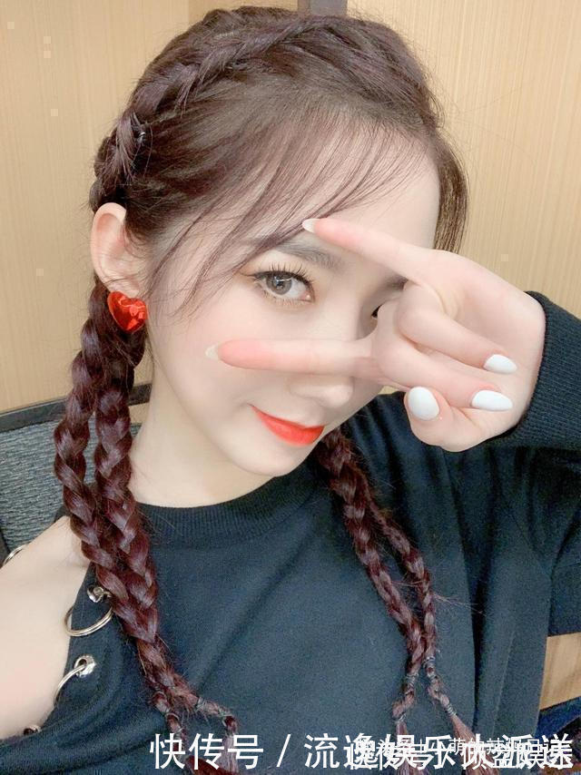 编发 女人别再披头散发了,很显老!今年流行这5种发型,减龄显脸小