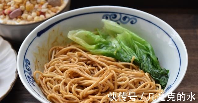 芝麻酱|一个人的午餐这样做简单省事,8分钟就做好,花钱少营养又美味!