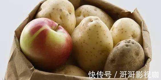 纸箱|今天才知道，保存土豆真简单，只放一点它，放一年都不怕发芽