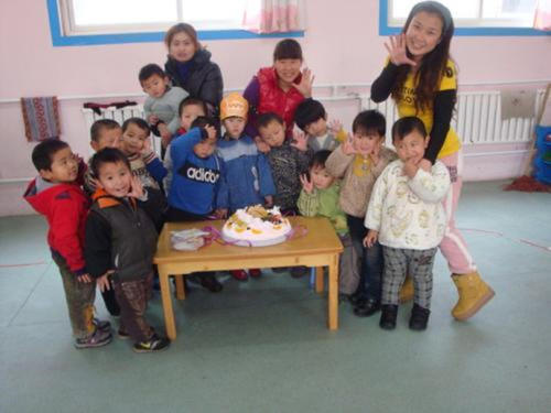 幼儿园|女儿幼儿园过生日，带的蛋糕却无一人吃，老师的解释让妈妈很惭愧