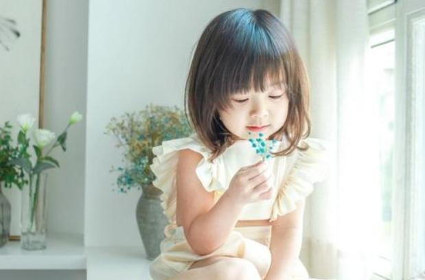 结婚证|女子因长得太好看,民政局拒绝发结婚证?得知原因后网友哭笑不得