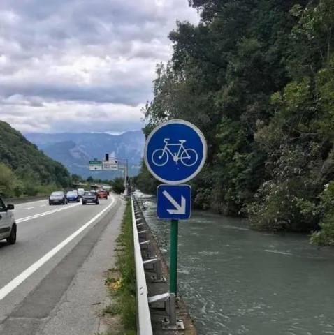 爬上来|“和朋友吃火锅,谁先爬上来谁先吃”我更关心怎么拿上来的……