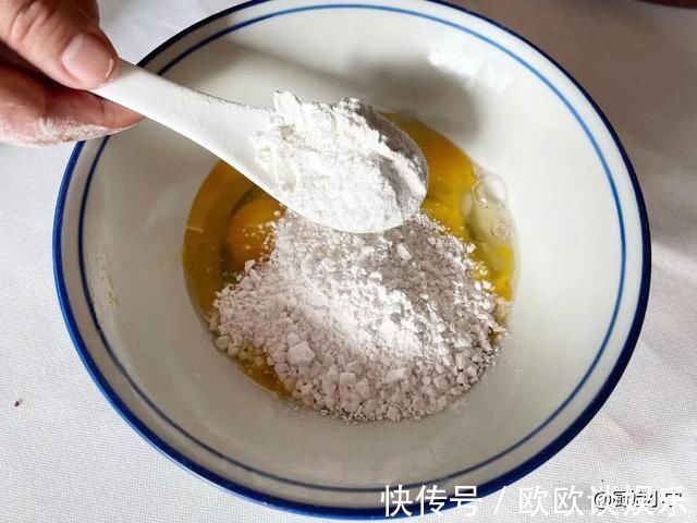 面糊|炸小酥肉，面糊是基础，白酒是关键，花椒才是灵魂，这样做才正宗