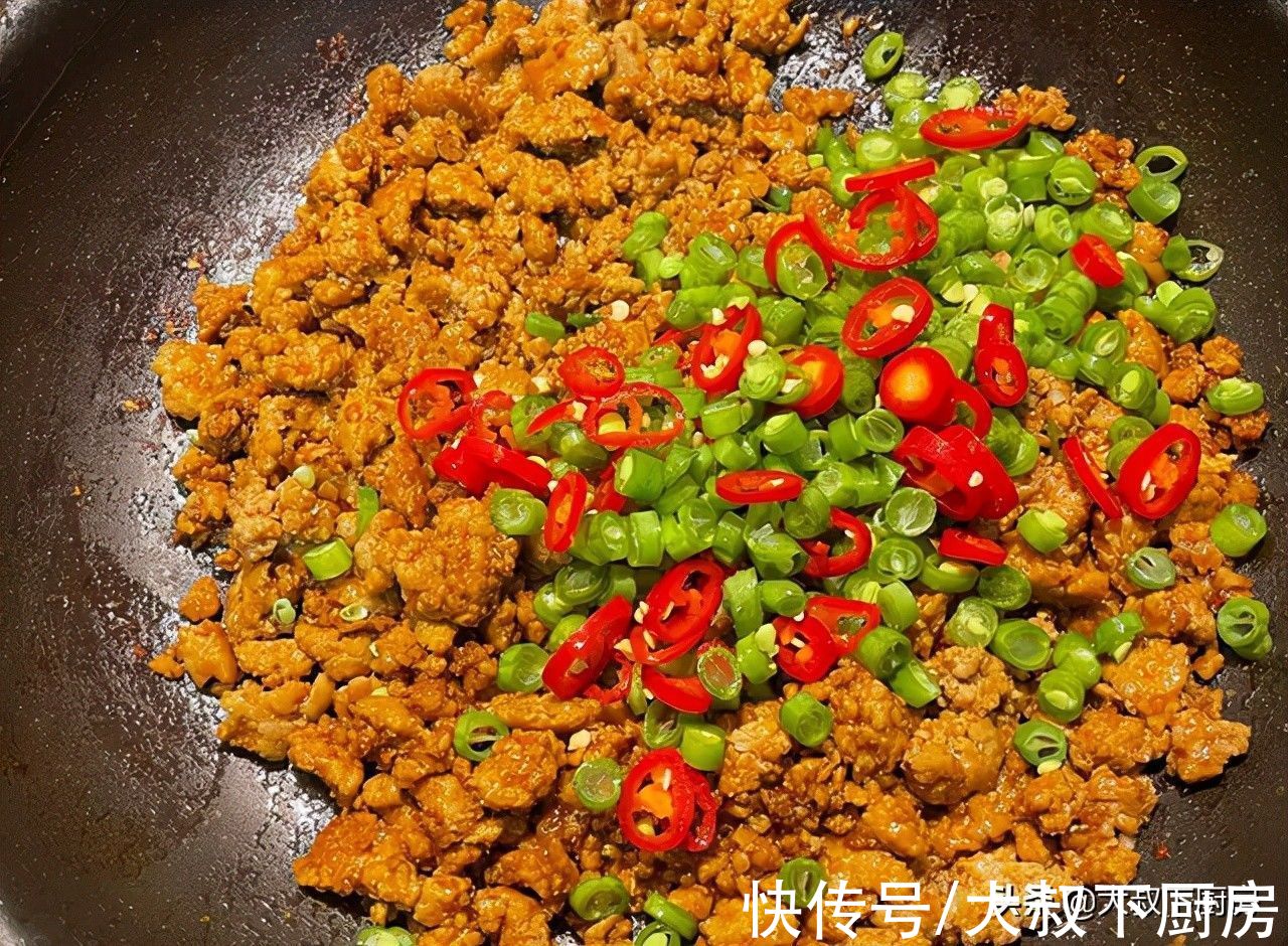 上班快手午餐!大叔教你肉末炒蛋,香气扑鼻,简单易学,超下饭