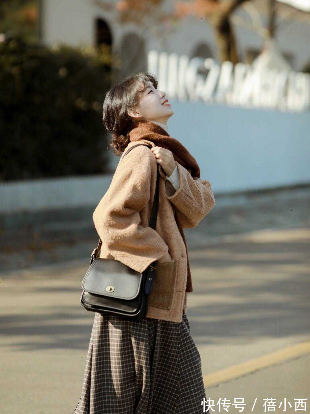 春节 新年春节出街就穿羊羔毛外套,秒变吸睛时髦精,搭配裙子裤子都美