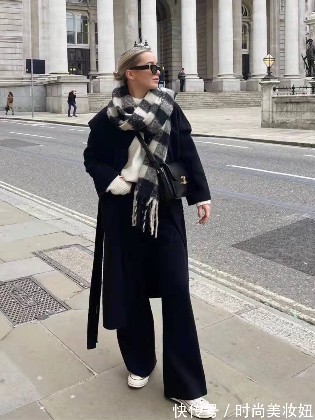 统一性 大衣不要总是搭配半身裙,配这几款裤子更洋气,时髦精都爱穿