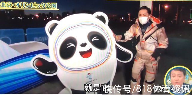 记者|笑喷!日本记者追星冰墩墩被中国记者反追,下媒体大巴被围堵求合影