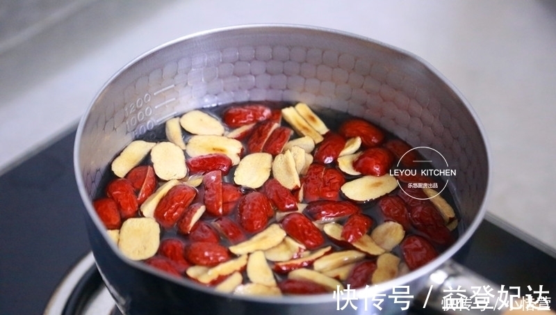 枣糕|想吃枣糕,用电饭锅就能做,不用打发,不用发酵,拌好面糊就入锅
