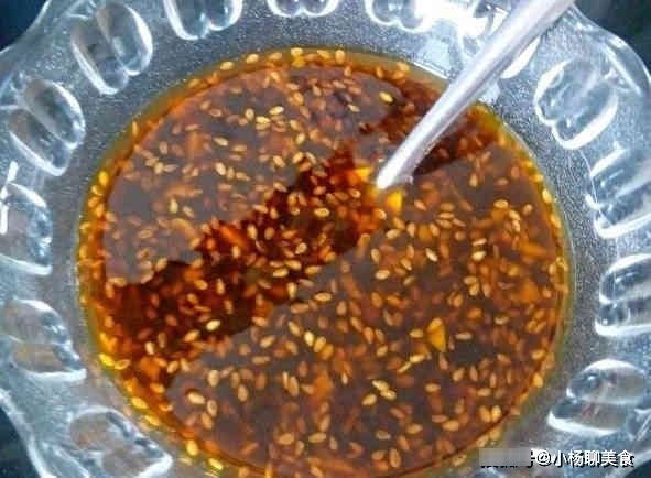 猪皮别只会做皮冻，学会这种做法，比猪蹄更补胶原蛋白