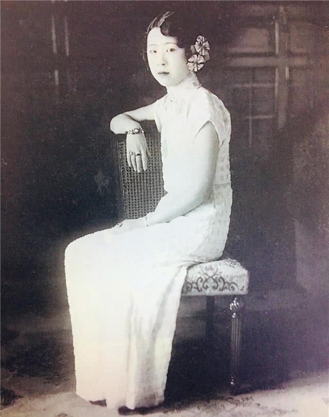 溥仪|只和溥仪相处5年,却让溥仪爱了一生的女子,死后两人合葬