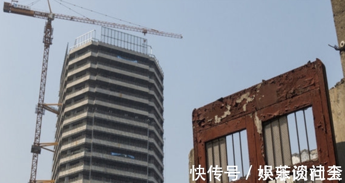 老百姓|拆迁停止后好消息传来,有老房子的反而赚到了,国家也用心良苦了