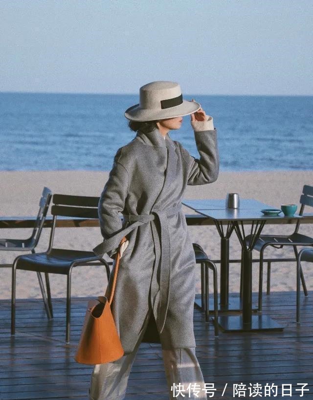 腰带 50岁女人，穿衣别太随便！瞧优雅的三木妈，她的穿搭值得借鉴！