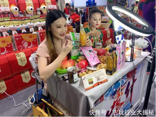 带货|电视鉴宝专家古玩直播带货频频遭遇滑铁卢经常翻车古玩直播带货要凉