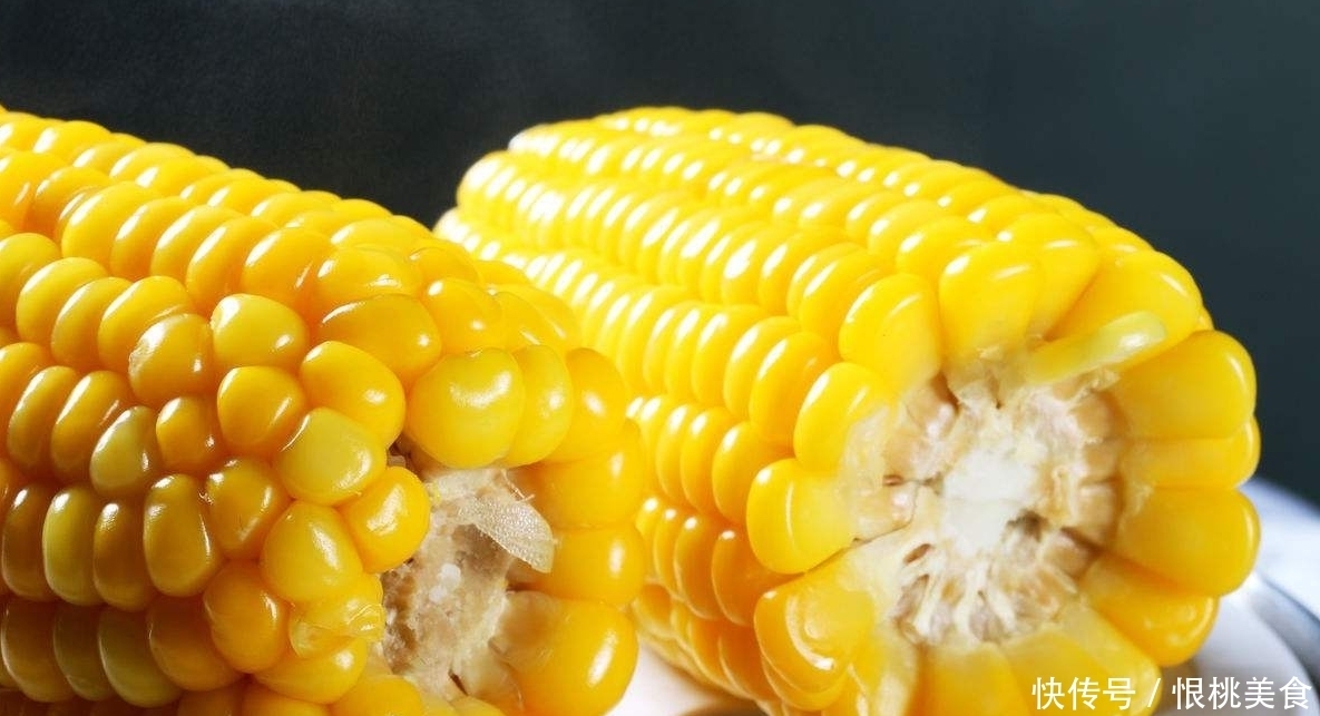 煮玉米时,记住三个小技巧,玉米香甜美味特别好吃