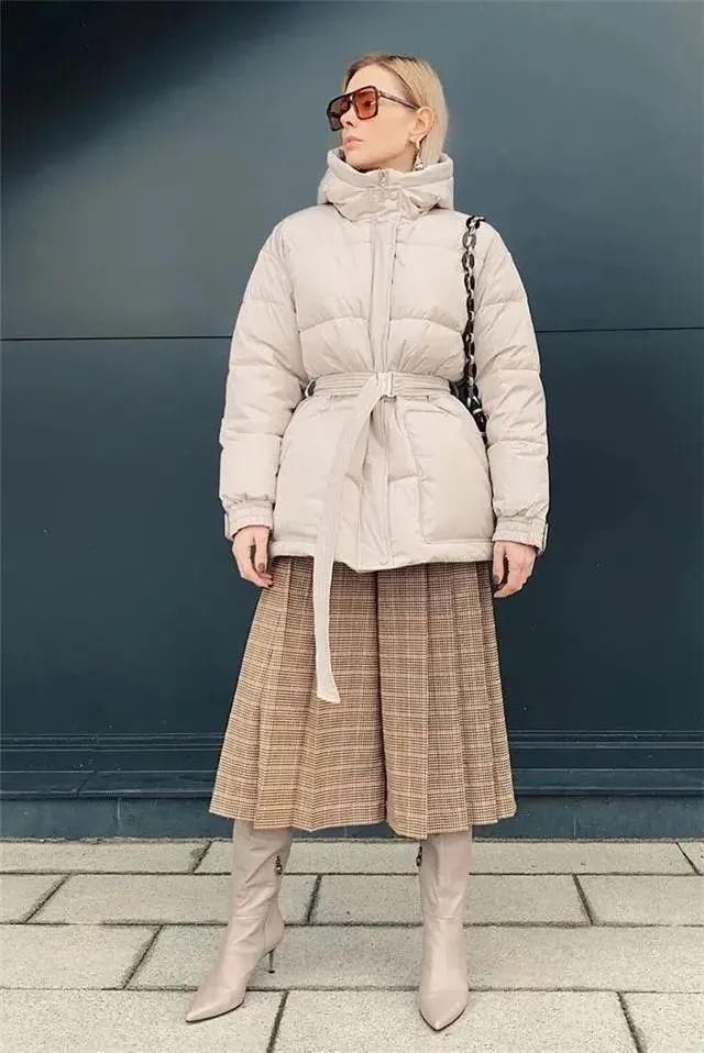 羽绒服+裙子=2021年最王炸组合,早穿早美!