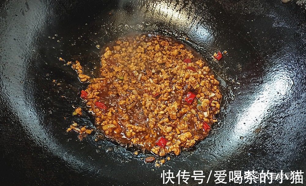 教你砂锅豆最过瘾的吃法,香气浓郁鲜嫩可口超下饭,做法还简单