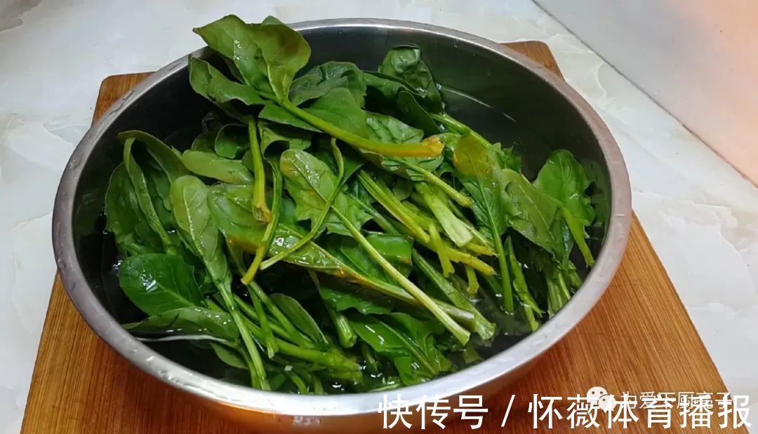菠菜|这菠菜做法真香,不煮不炒不凉拌,既是菜又是饭,学会自己当老板