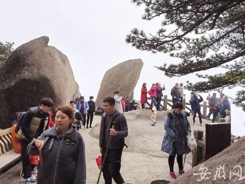 假期过半旅游热度不减 天柱山景区全天接待游客1.45万人次