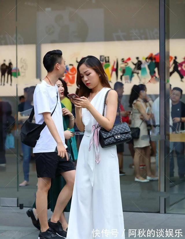 性感|耀眼的裙装显瘦，搭配得很好，性感撩人的身姿很美，很有女神气质