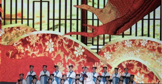 2021央视新年音乐会 伍燕、李治廷、黄俊英齐《讲古》