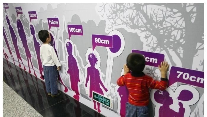 缺钙|8岁男孩缺钙停止发育,身高仅1米,儿科医生怒斥:这类食物别再纵容娃吃