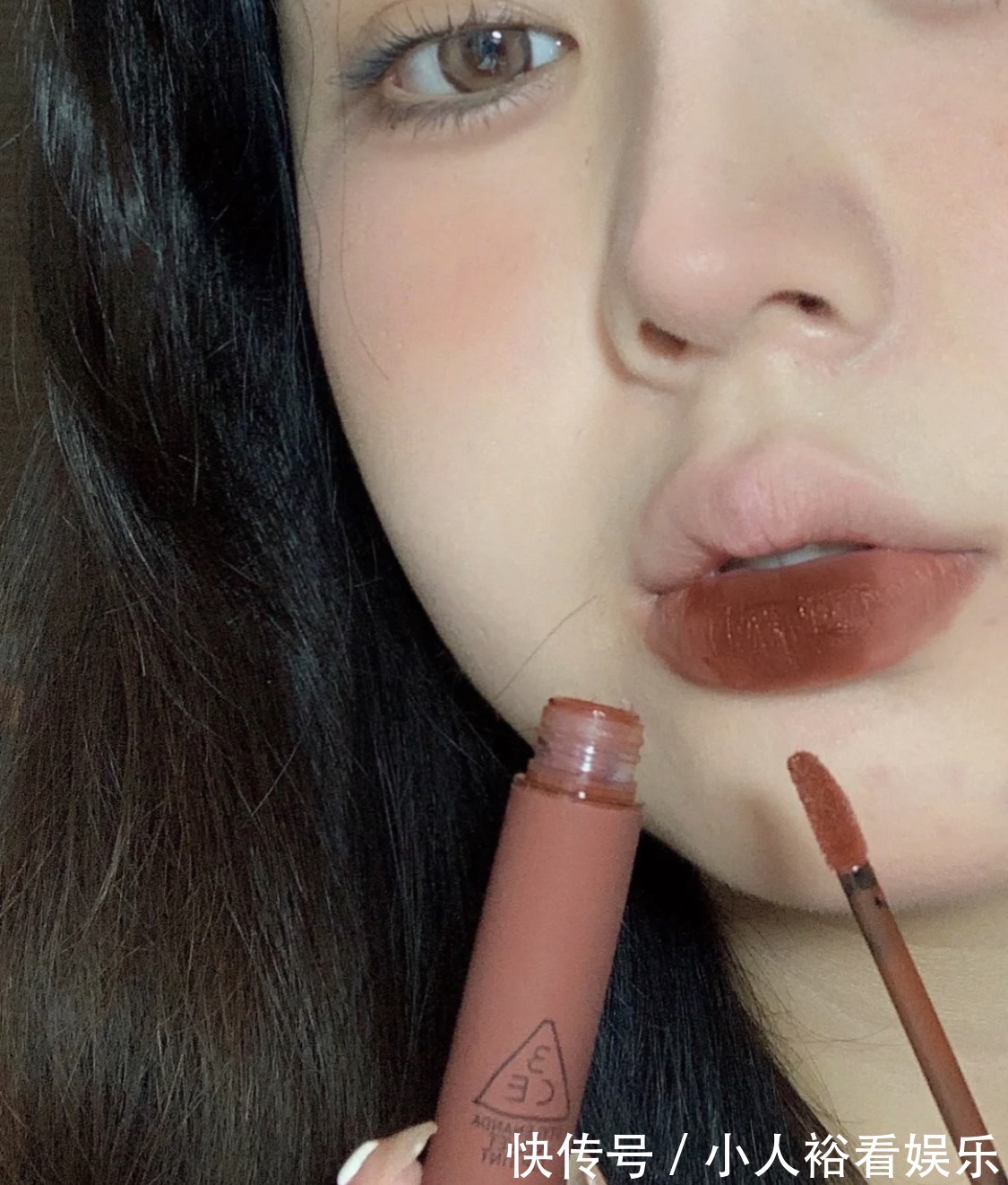 色号 没想到,初秋最受欢迎的口红色号是奶棕色,黄皮涂也显白温柔