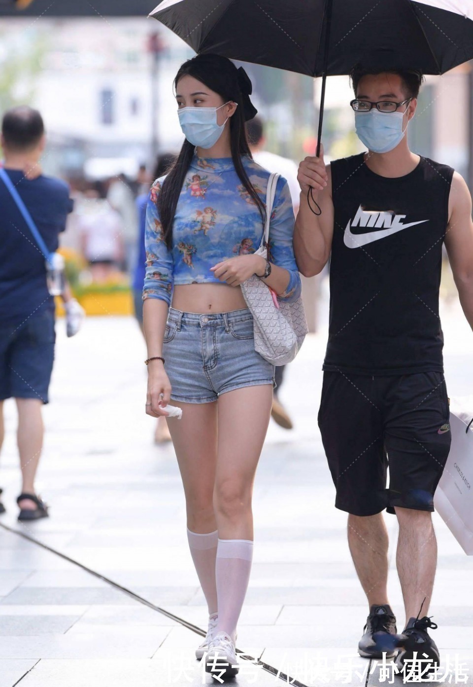 打底衫 时髦的网纱长袖衫,防晒又好看,很适合天气热的时候穿