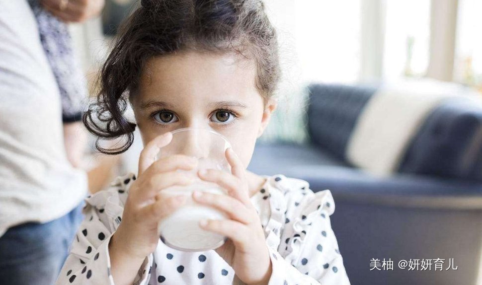 生长激素|孩子不长身高，父母要重视，可能和这3个“坏习惯”有关