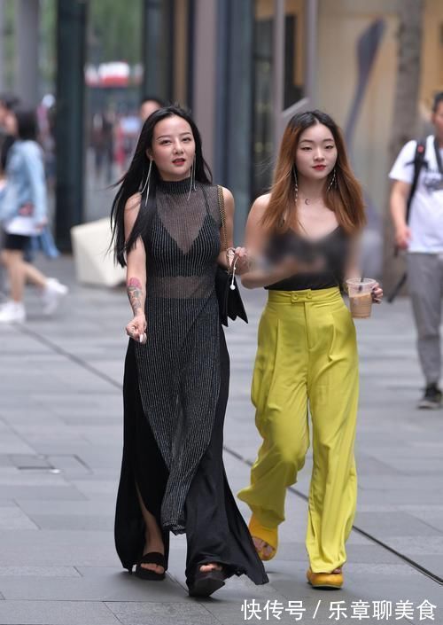 阔腿裤 80后跟90后成闺蜜,穿搭各有品味,网友还是姐姐美一点