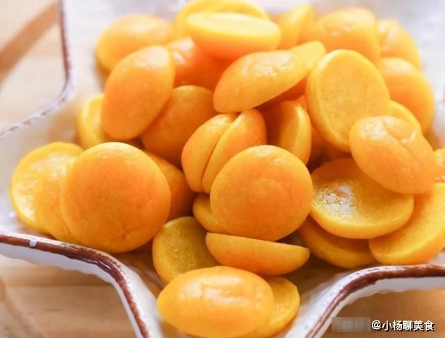 胡萝卜|胡萝卜别炖了，教你新吃法，加1个苹果，补钙还补锌，孩子超爱