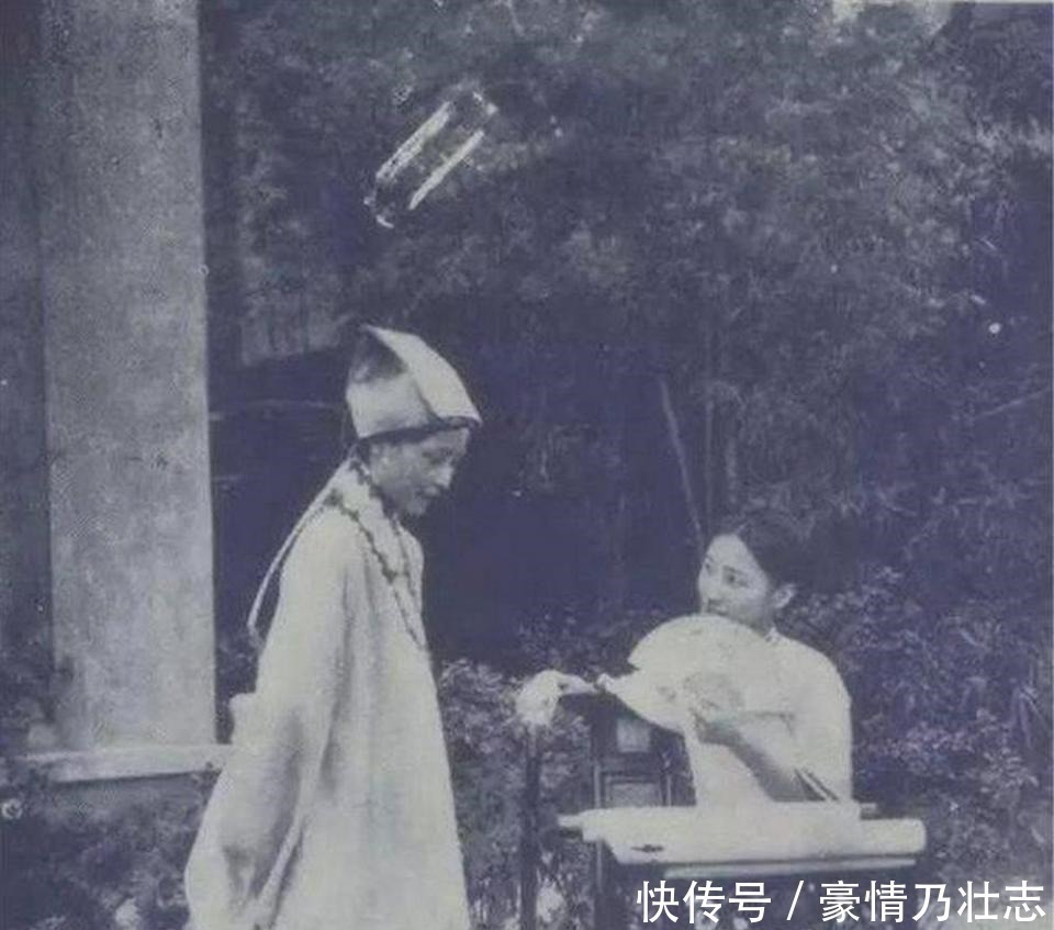 才女|才女陆小曼老照片,标准的名媛闺秀,美貌才华令徐志摩倾心不已!