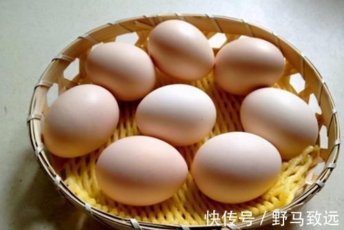 鸡蛋|鸡蛋不要只会煮着吃了，教你个新做法，往锅里一倒，个个鼓大泡