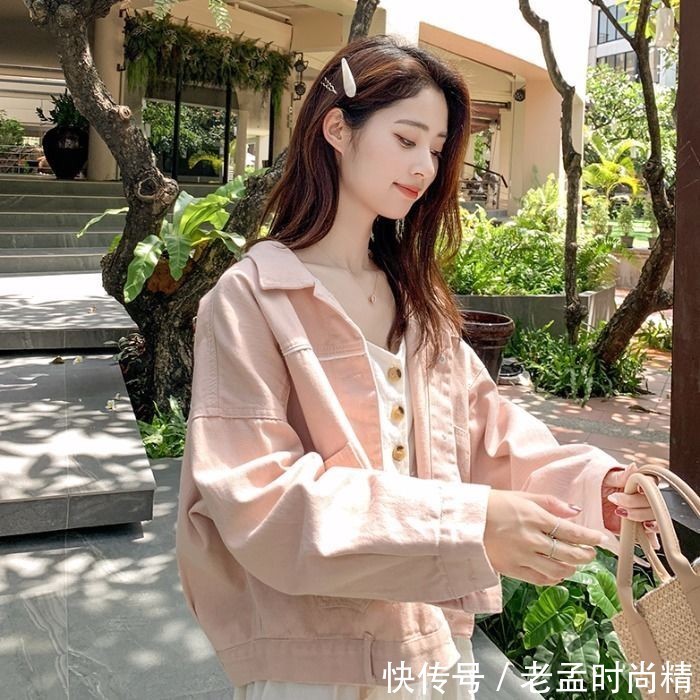 牛仔外套 春天开学季,“粉色”的穿搭,更为清新靓丽可爱动人