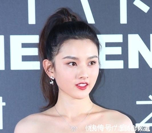 脸型|“炸毛”的女生不用怕!发量多才好做造型,这些都很美!