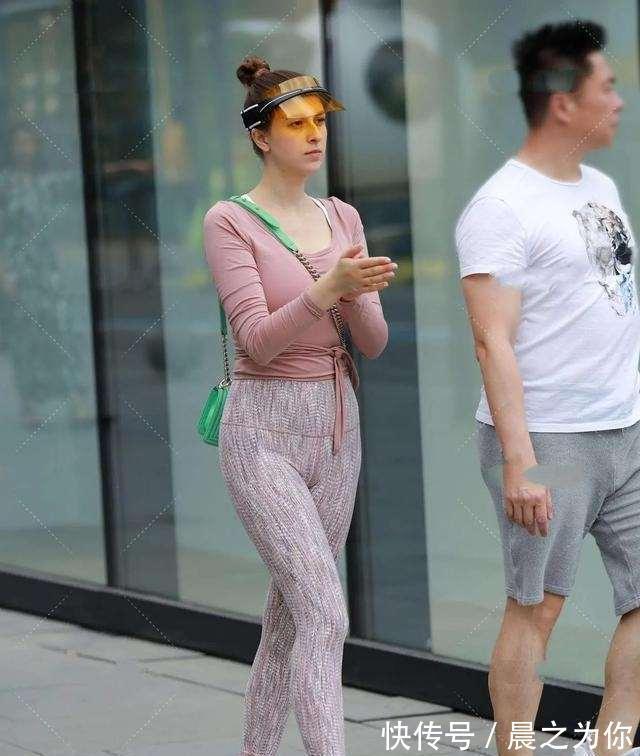 减龄 体态苗条的瑜伽裤美女,选定文雅减龄的样式,文雅浪漫