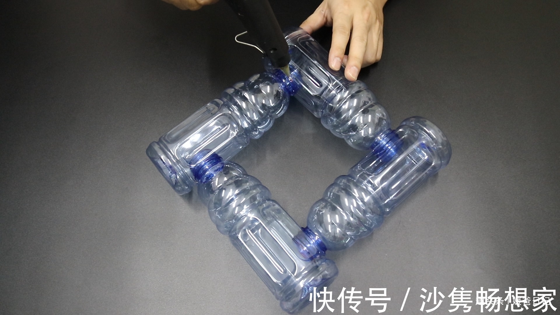 小鱼缸|用5个塑料瓶制作一个四方形的小鱼缸，这个废品利用，太棒了