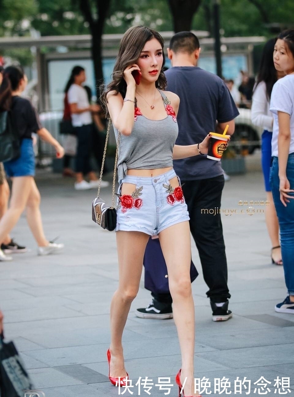 垂涎三尺|美女时尚: 性感美女街拍, 魅力十足, 令人垂涎三尺!