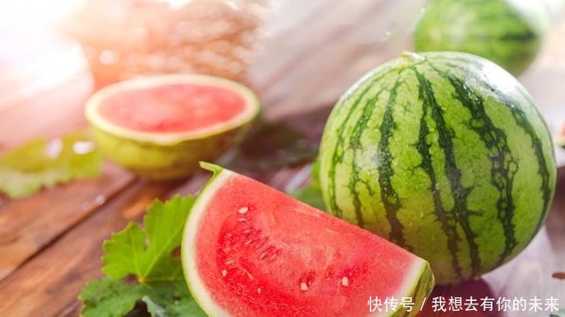 夏季吃水果季节 消暑降温养身体 多吃这几种 当季水果 快资讯