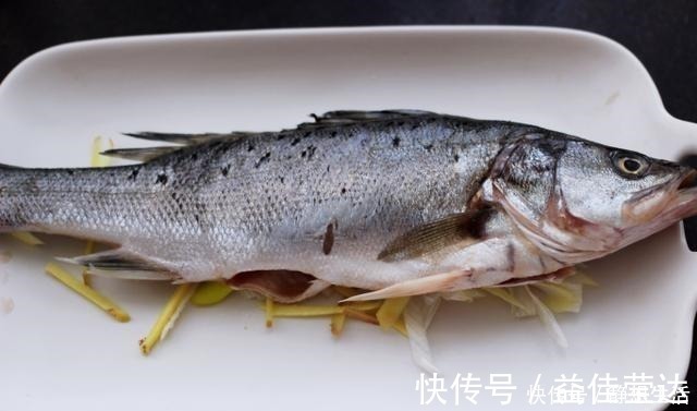 鱼不论怎么蒸都发腥牢记这2点,不腥肉嫩还很鲜
