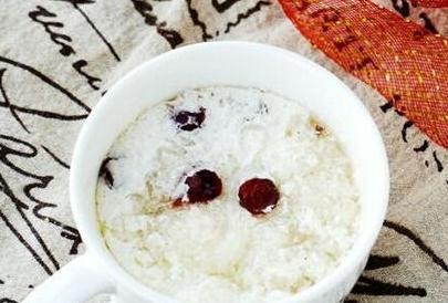 手指甲|不论男女,手指甲有竖纹多吃它,补钙补气血,晚上不失眠