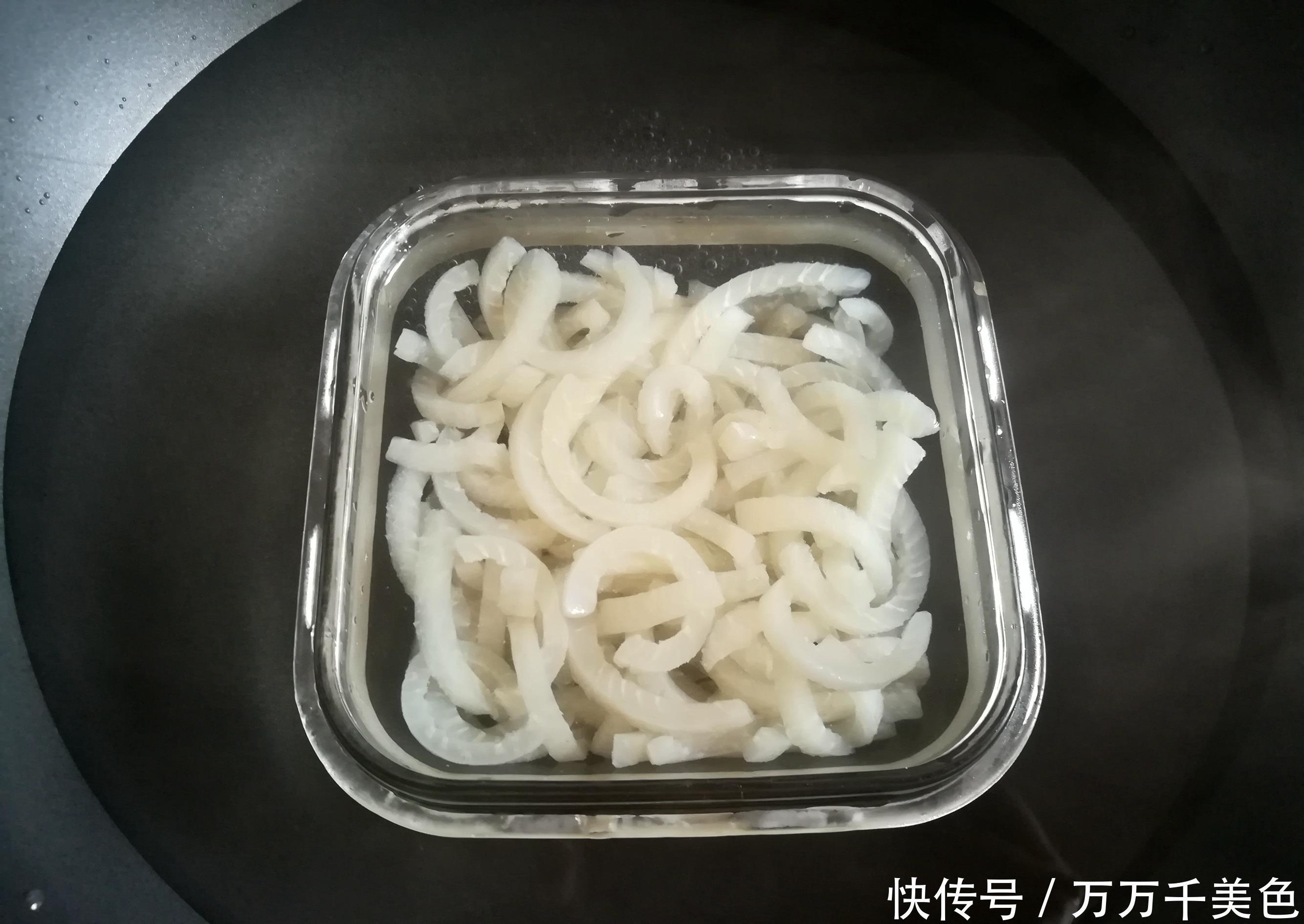 阿胶|女人吃猪蹄吃阿胶,都不如吃它,每天坚持吃几块,滋润皮肤有光泽