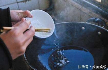 煎鱼|不管煎什么鱼，下锅前一定多加这“1步”，鱼皮不破不粘锅