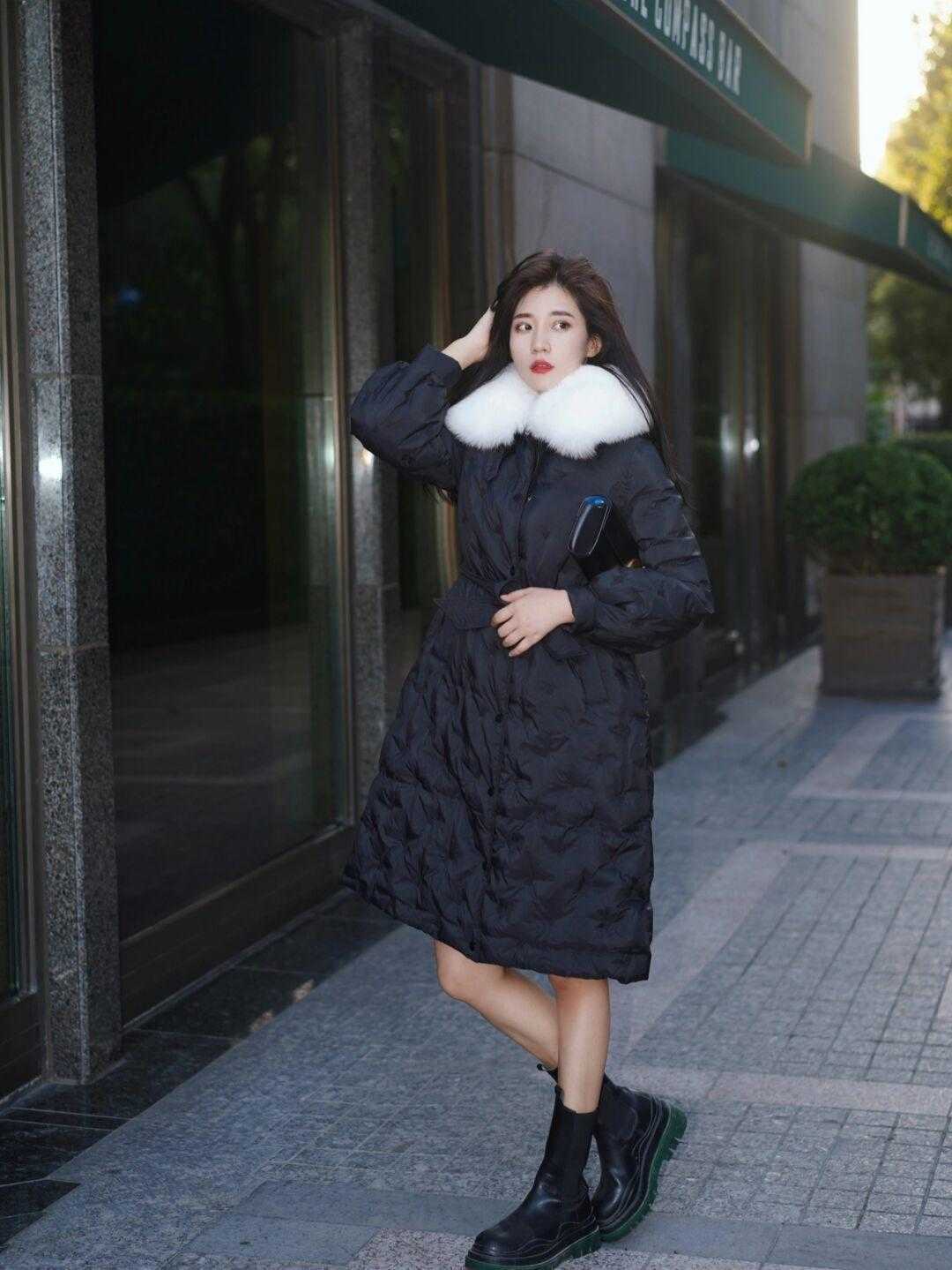 羽绒服|又被“黑色羽绒服”惊艳到,款式简单却很显气质,你有了吗?