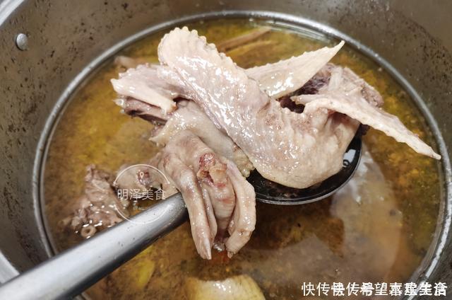 请朋友在家吃饭,花150元做了六道菜,去餐馆吃最少要几百元