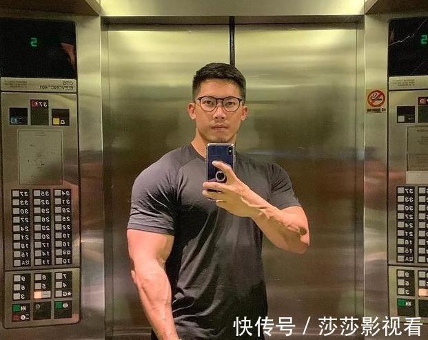 健身|泰国“最帅和尚”还俗,出家4年每天都不忘健身,还俗后成为模特