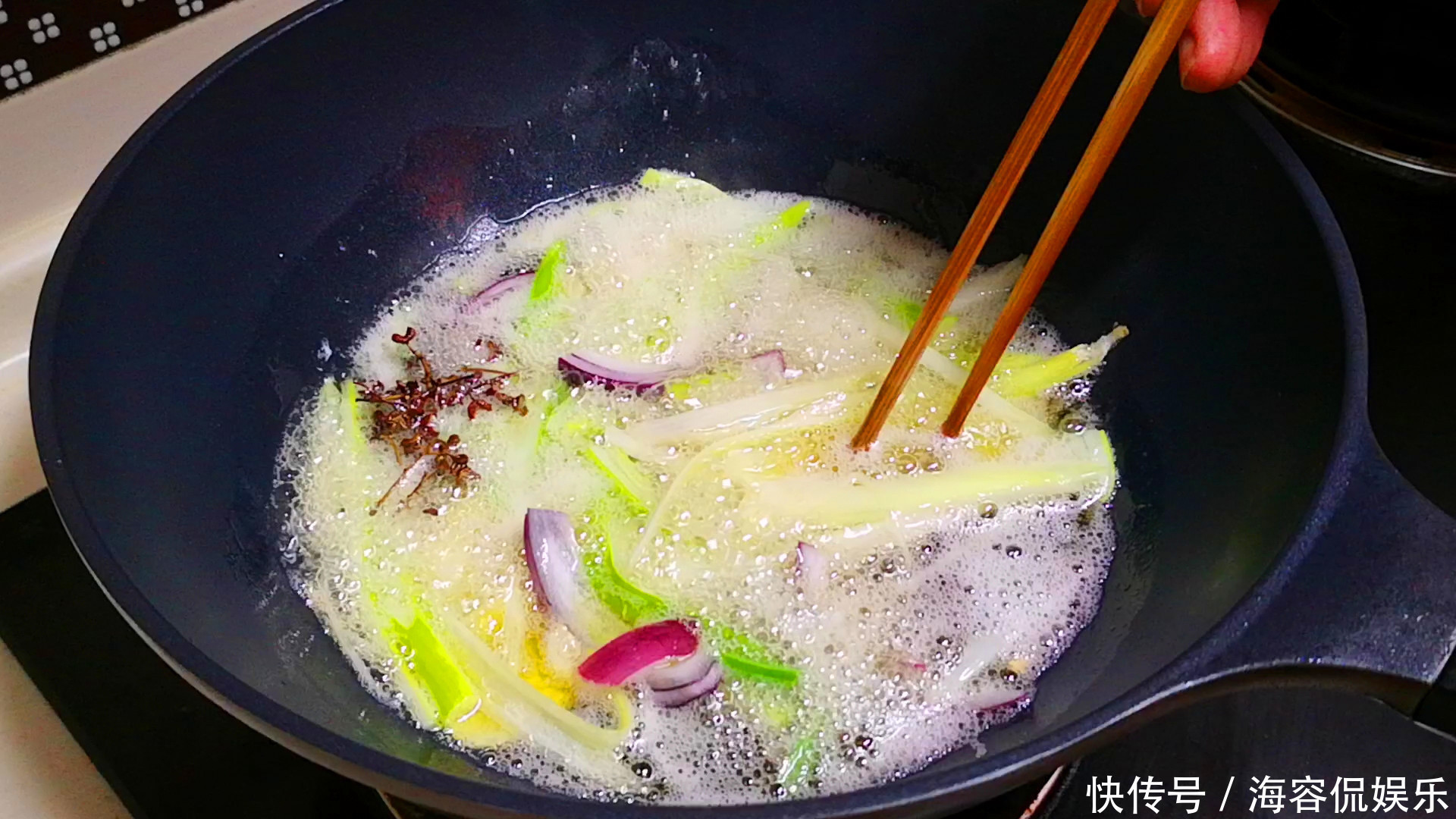  美味|素馅饺子如此调馅，简约而不简单的美味，比肉饺子香，3碗不够吃