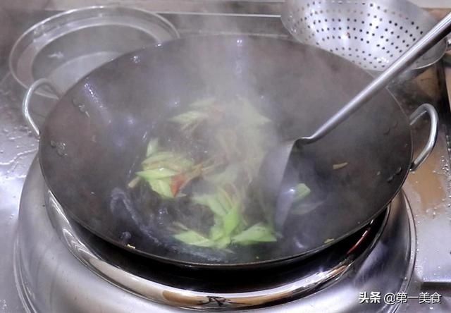 肉嫩|原来正宗木须肉做法如此简单，食材丰富，肉嫩菜脆，经典家常菜