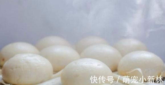 蒸馒头时，把酵母倒入面粉是“大忌”，10年面点师教您蒸馒头技巧