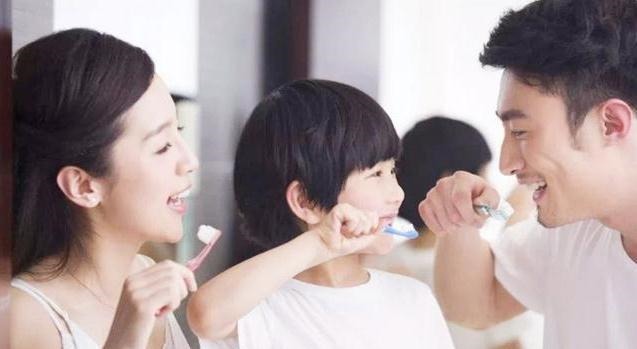 扁桃体结石|同学嫌弃儿子“嘴太臭”,妈妈带孩子检查,医生取出的颗粒是真臭